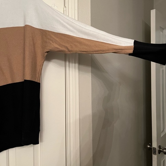 Color Block Sweater - Picture 2 of 4